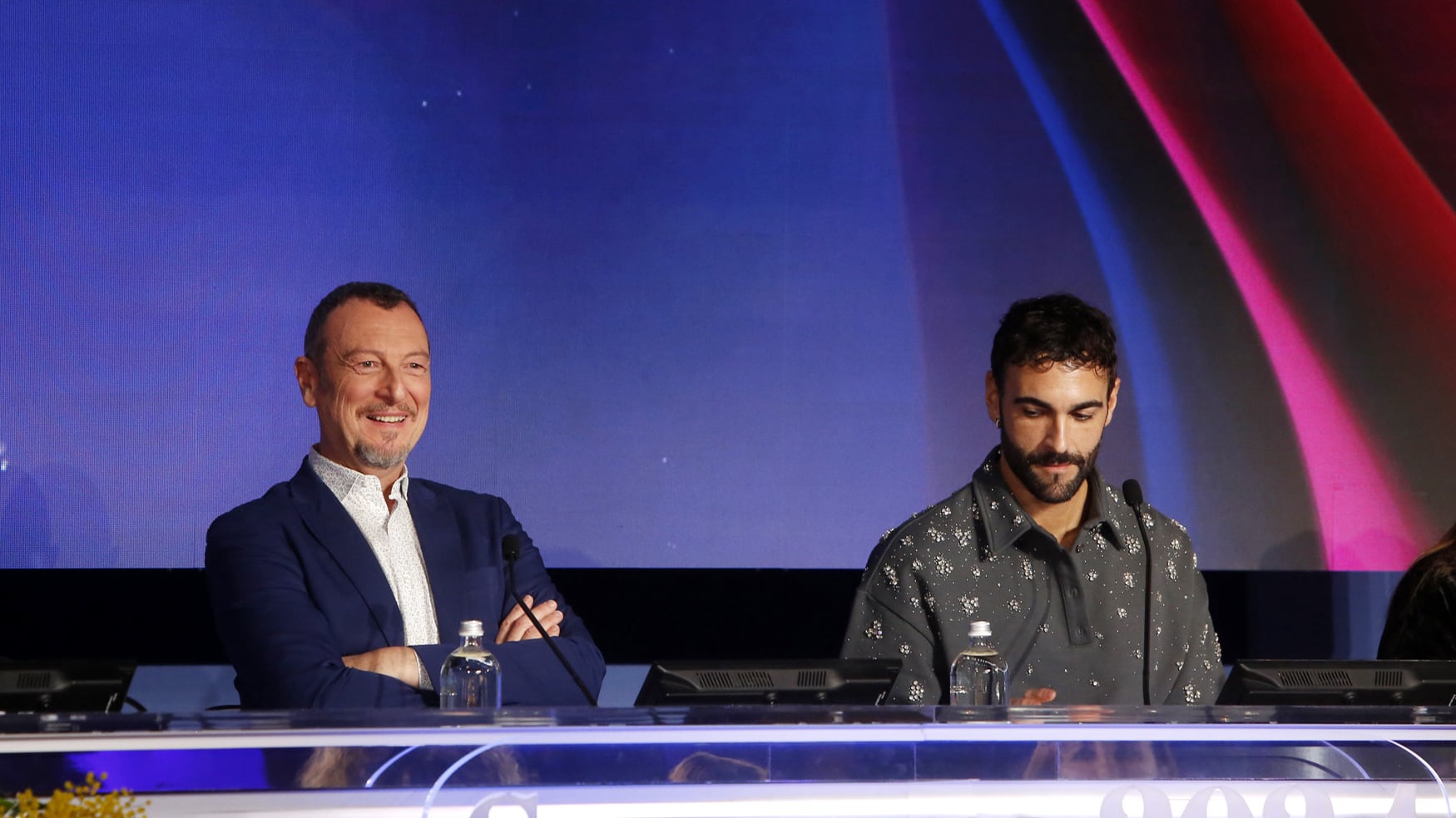 "Siamo antifascisti". Amadeus e Mengoni intonano "Bella ciao" | Il video