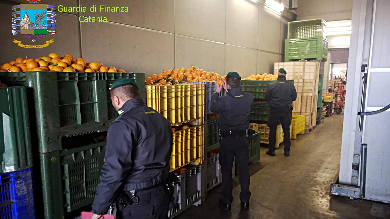 Venditori ambulanti col reddito di cittadinanza: scatta la denuncia