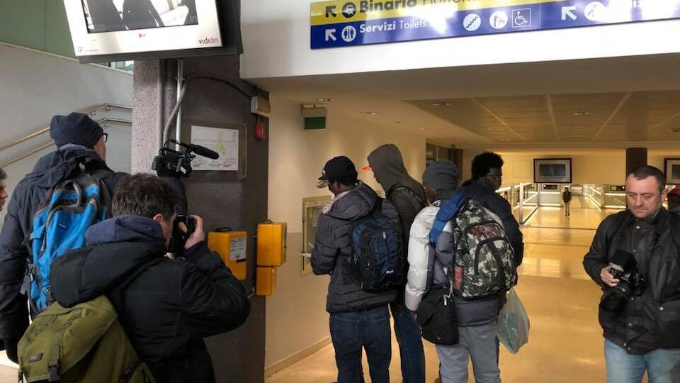 Borse lavoro ai migranti, paga il Comune