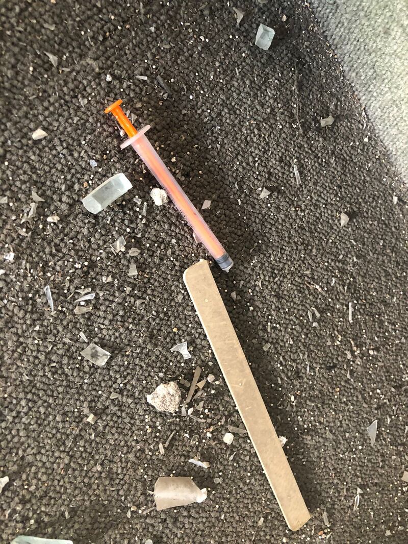 Degrado nei palazzi di via Medici del vascello a Milano 3