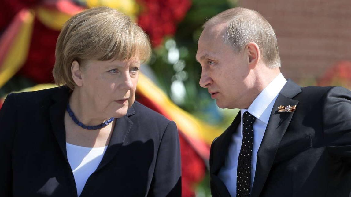 Il pragmatismo tedesco Frau Merkel da Putin: critiche ma dialogo aperto