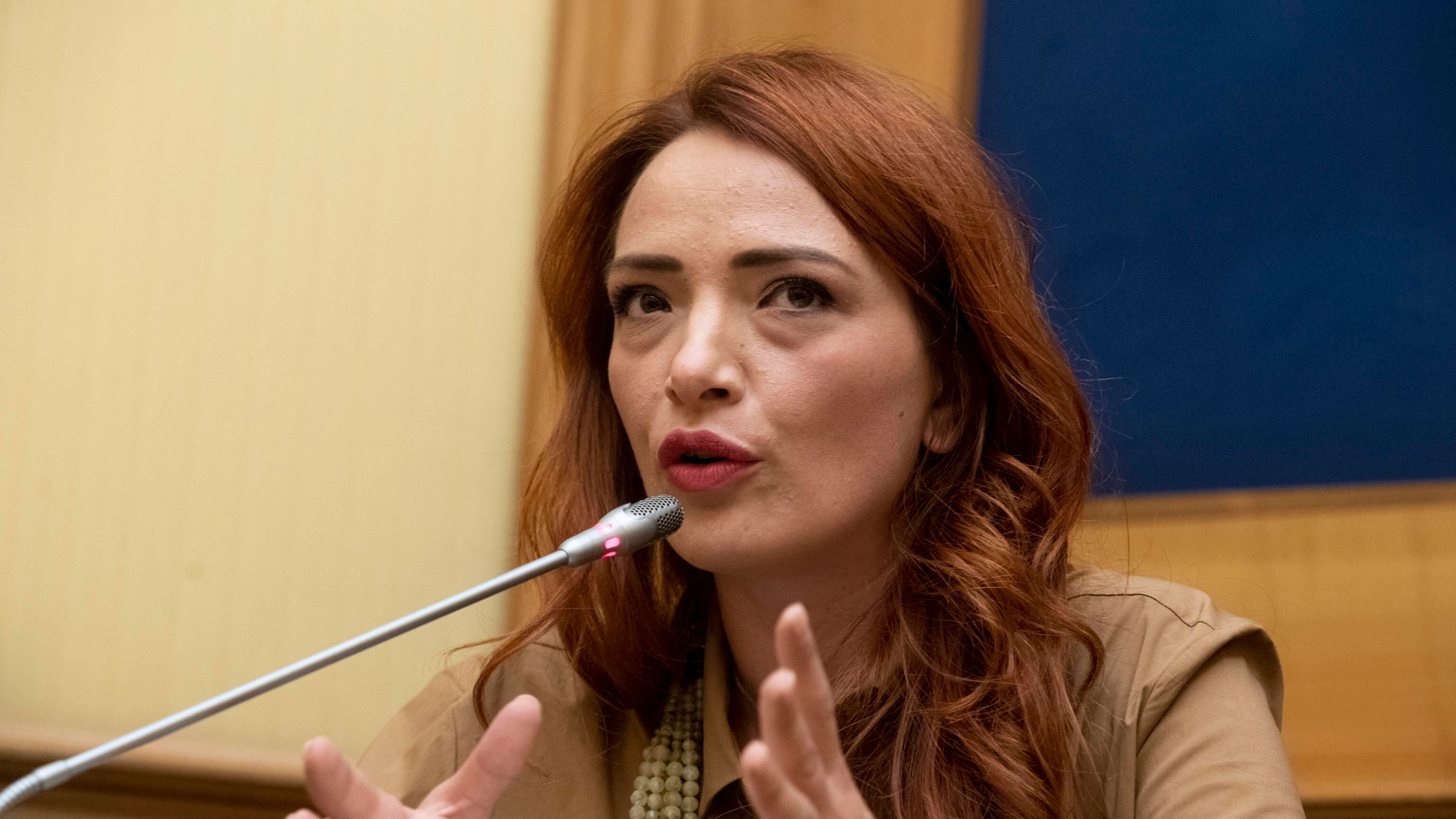 "Mai senza il posacenere da borsa". L'ideona della sardina per evitare il termovalorizzatore