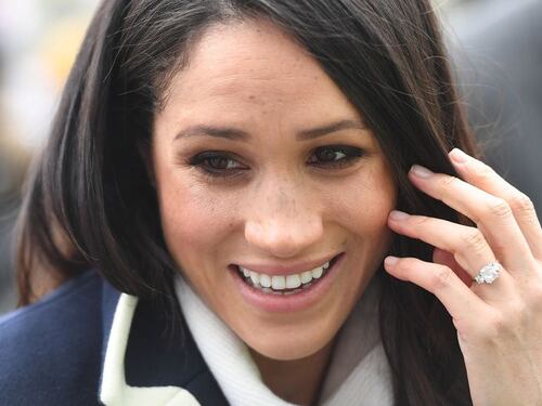 La Regina Elisabetta II concede a Meghan Markle di viaggiare sul treno reale