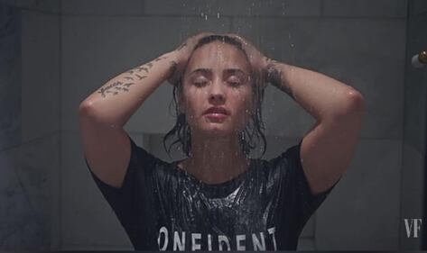 Demi Lovato tutta nuda senza Photoshop 6