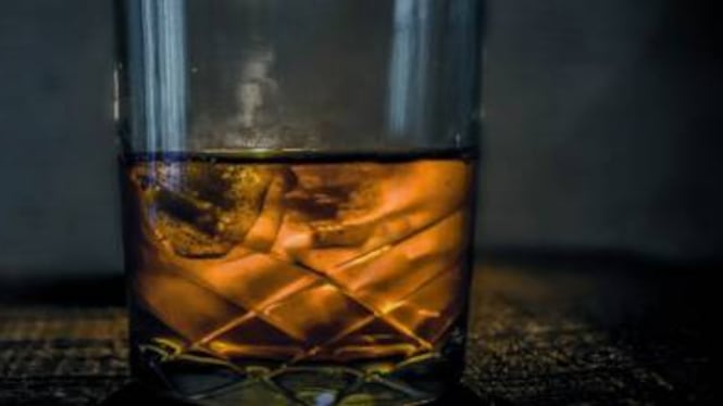 Civitavecchia, donna molestata in un bar
