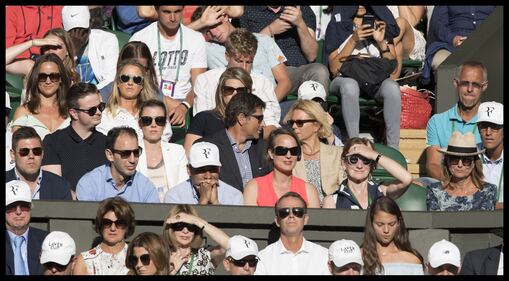 La super-scollatura di Pippa Middleton 4