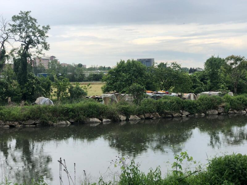 Milano, ecco la nuova baraccopoli rom sul Lambro 1