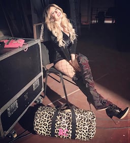 Paola Caruso, scollatura hot su Instagram 9