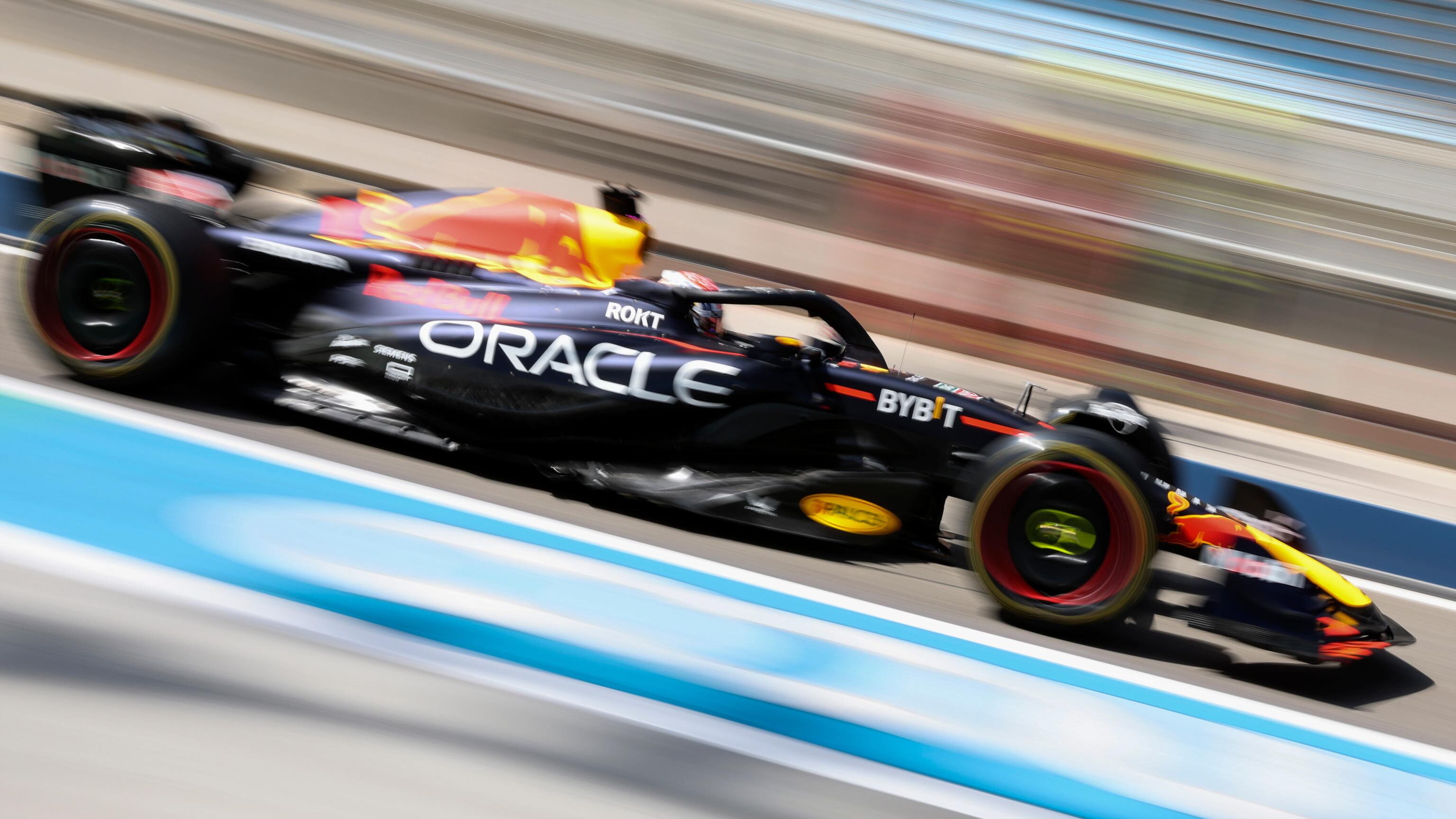 F1, i primi test in Bahrain: domina Verstappen, terzo e quarto posto per le Ferrari