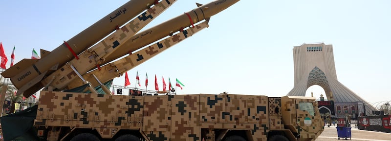 Massicci bombardamenti Usa contro Teheran. Trump: “Finiremo l’Iran molto presto”