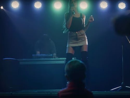 Diletta Leotta e il bimbo che guarda sotto la gonna: lo spot sessista fa indignare