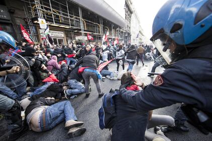 Scontri e cariche a Roma 10