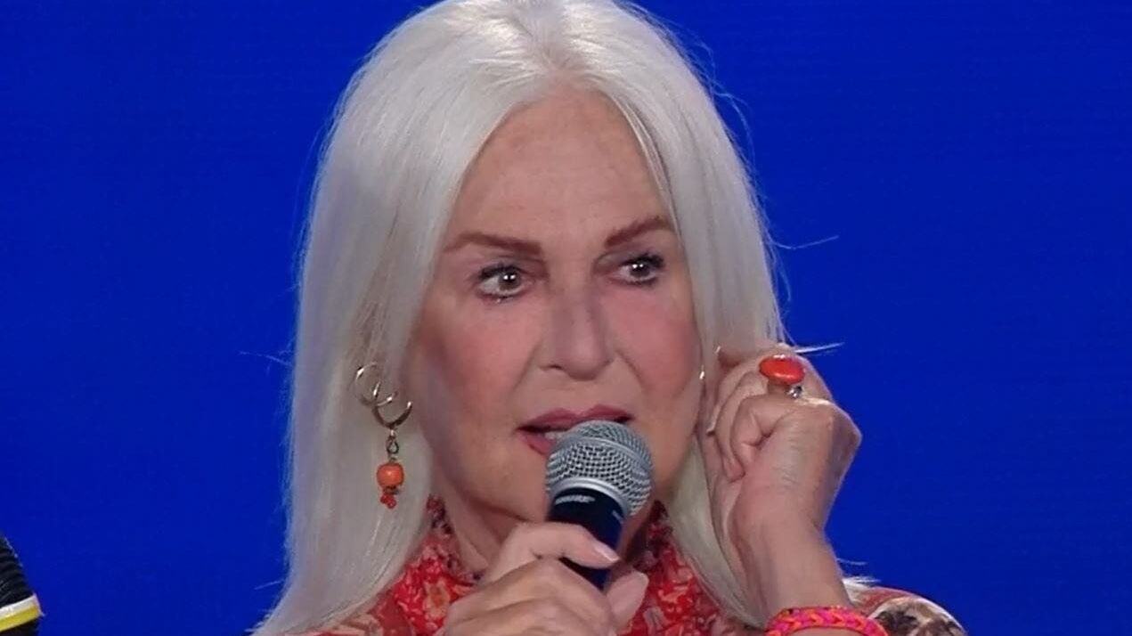 Insulti sul web a Loretta Goggi. La Venier la difende: "Doveva rimanere"