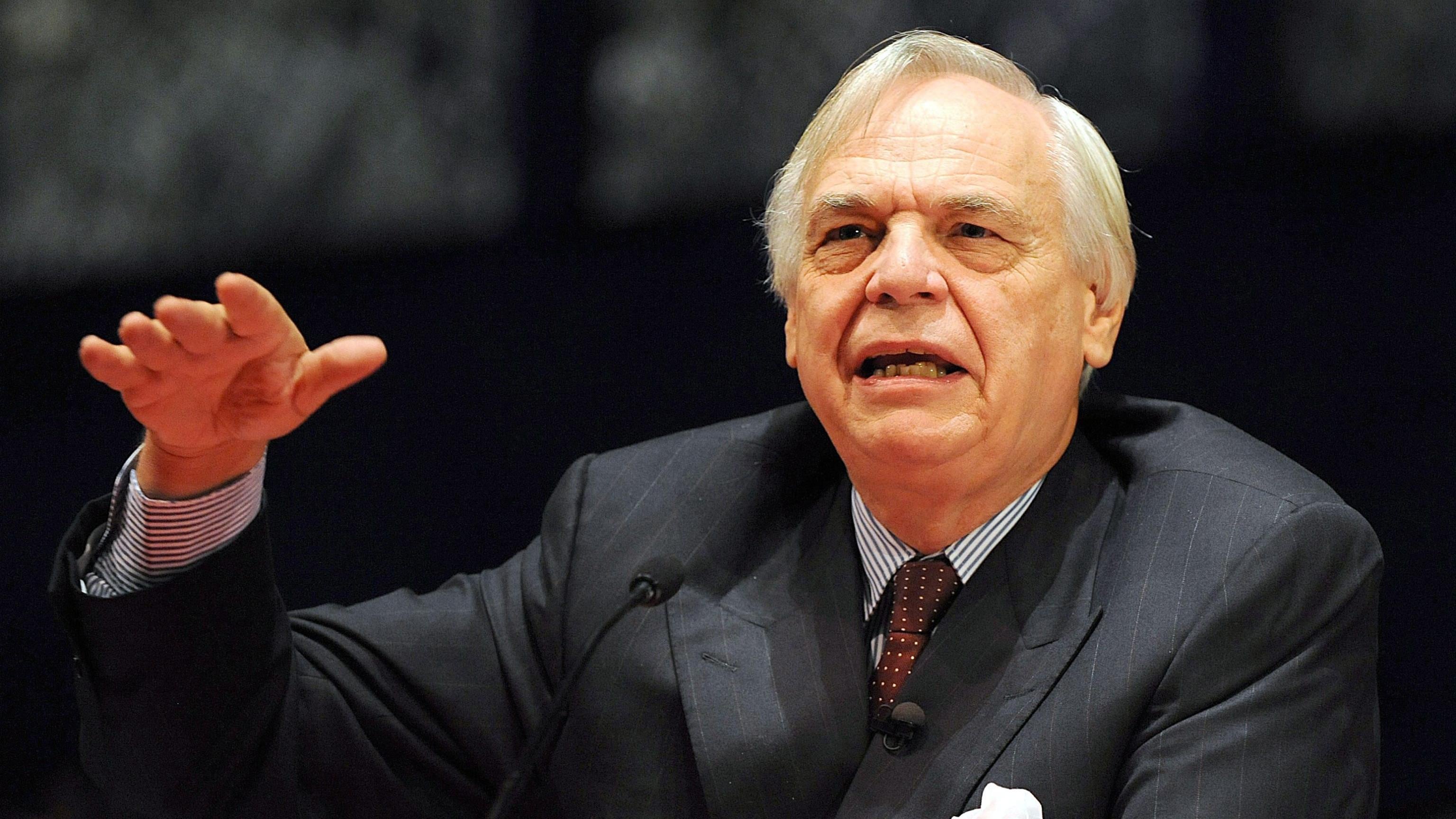 Pisapia licenzia Pereira (a fine 2015)