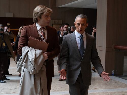 "Falso e disgustoso, speriamo esploda". Furia di Trump contro il film The Apprentice