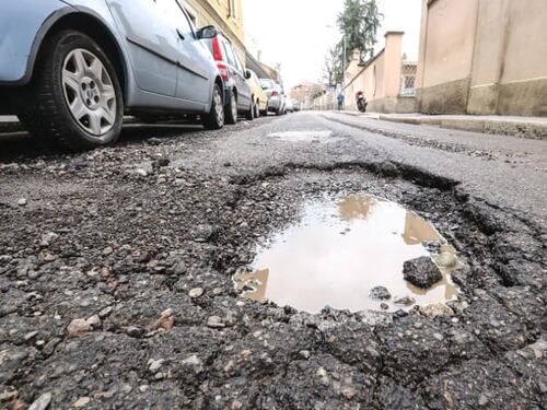 Roma, morto a 23 anni per colpa di una buca