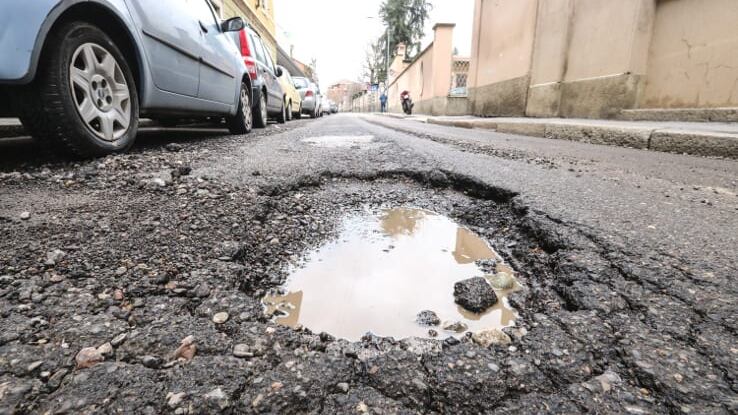 Roma, morto a 23 anni per colpa di una buca