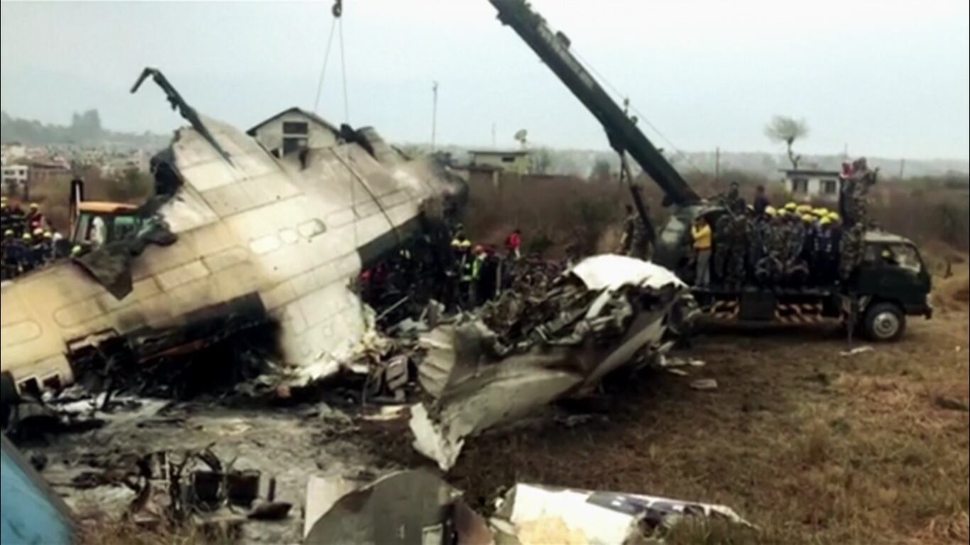 L'aeroporto pericoloso, la sigaretta, la depressione. Il disastro aereo costato la vita a 51 persone
