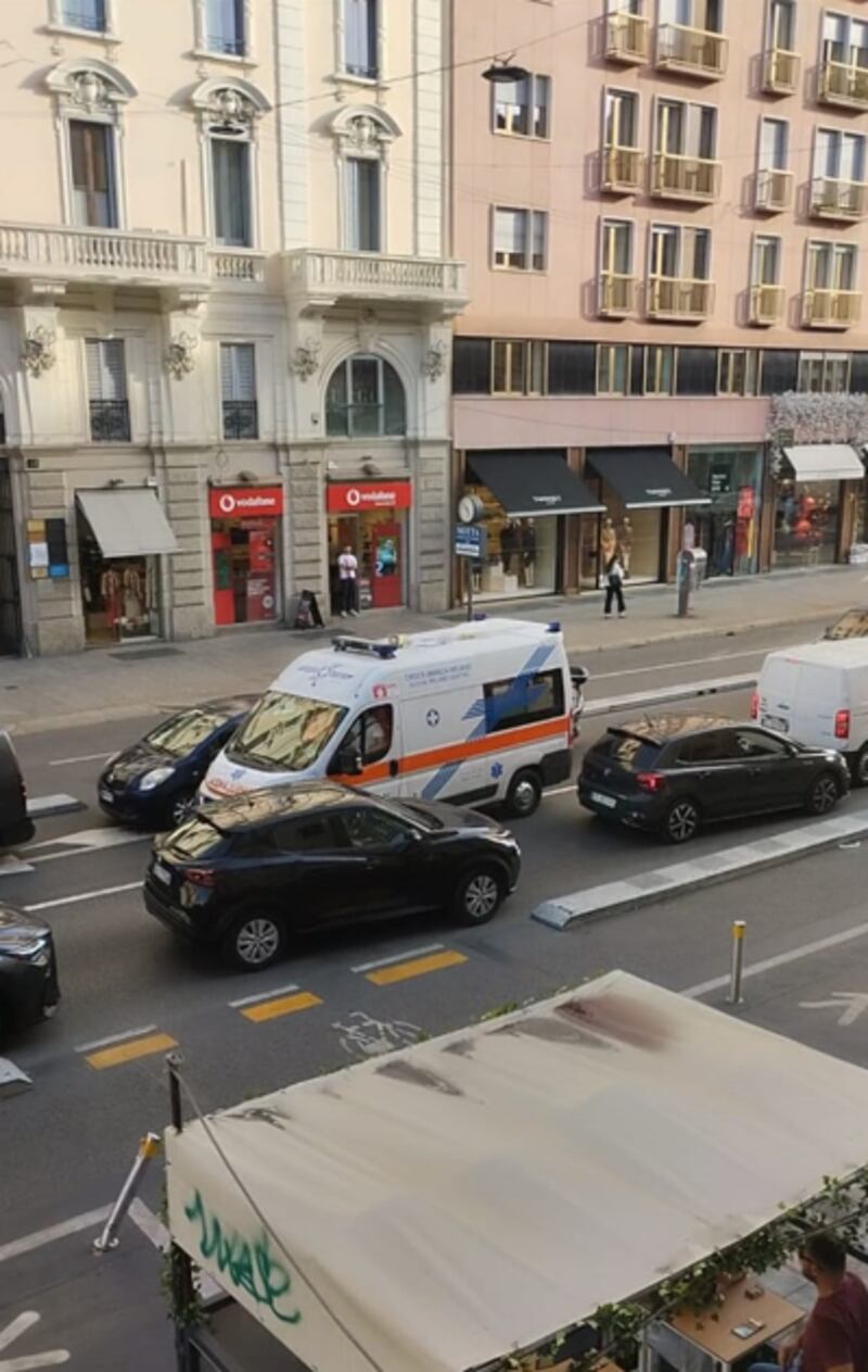 Ambulanza bloccata in corso Buenos Aires a Milano 3