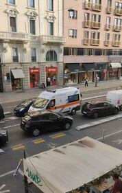 Ambulanza bloccata in corso Buenos Aires a Milano 3