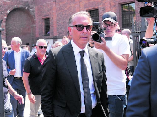 Applausi a Maldini e van Basten, fischi a Sala e Cardinale