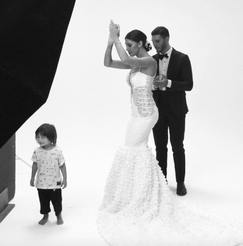 Belen Rodriguez sexy in abito da sposa 2