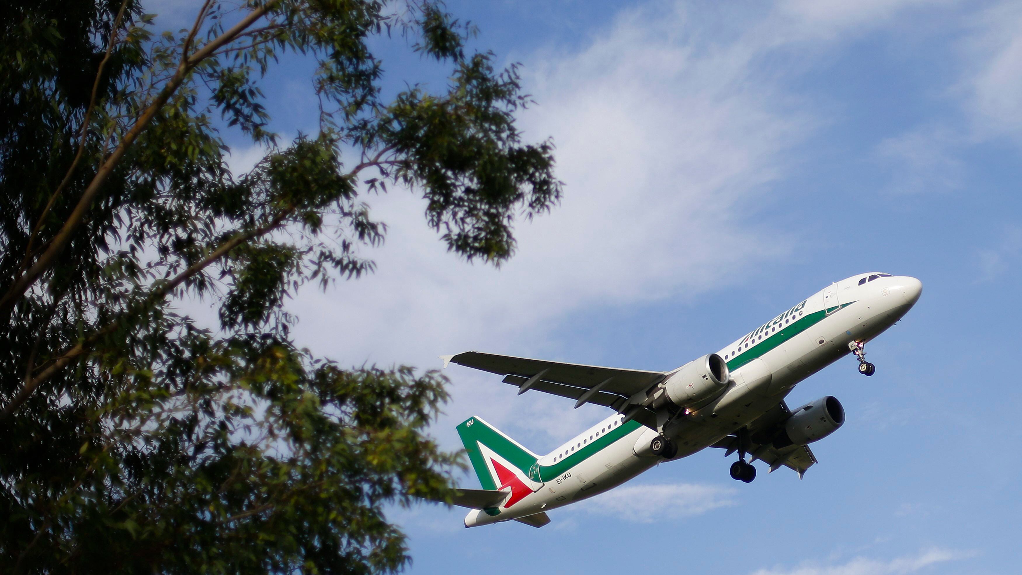 Aiuti ad Alitalia, ma risparmiateci i veti della Cgil