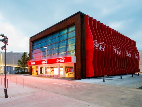 Coca-Cola, festa inaugurale del Padiglione nel segno dei 100 anni di "Contour"