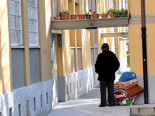 Resiste allo sfratto da 37 anni: il record di un operaio di Pozzuoli