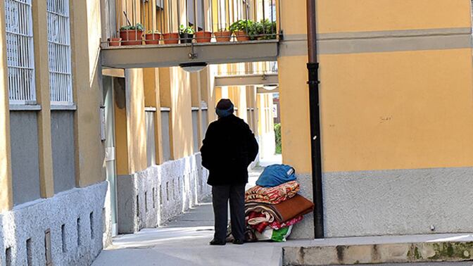 Resiste allo sfratto da 37 anni: il record di un operaio di Pozzuoli