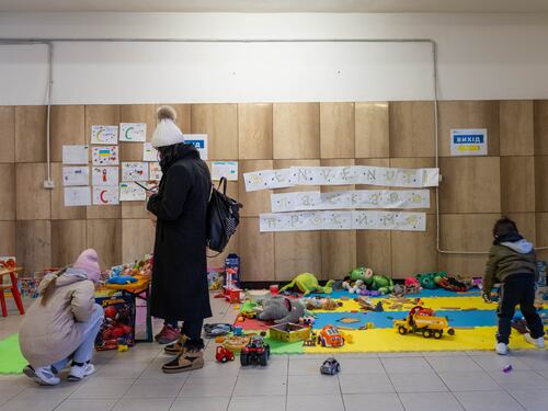 "Guerra, bombe e fuga. I bimbi hanno risorse ma i traumi sono gravi"