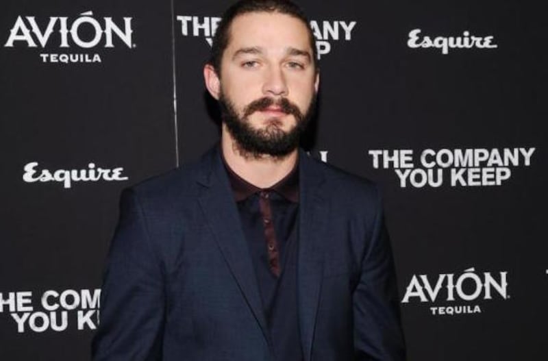 Shia LaBeouf e la sua futura sposa Mia Goth 2