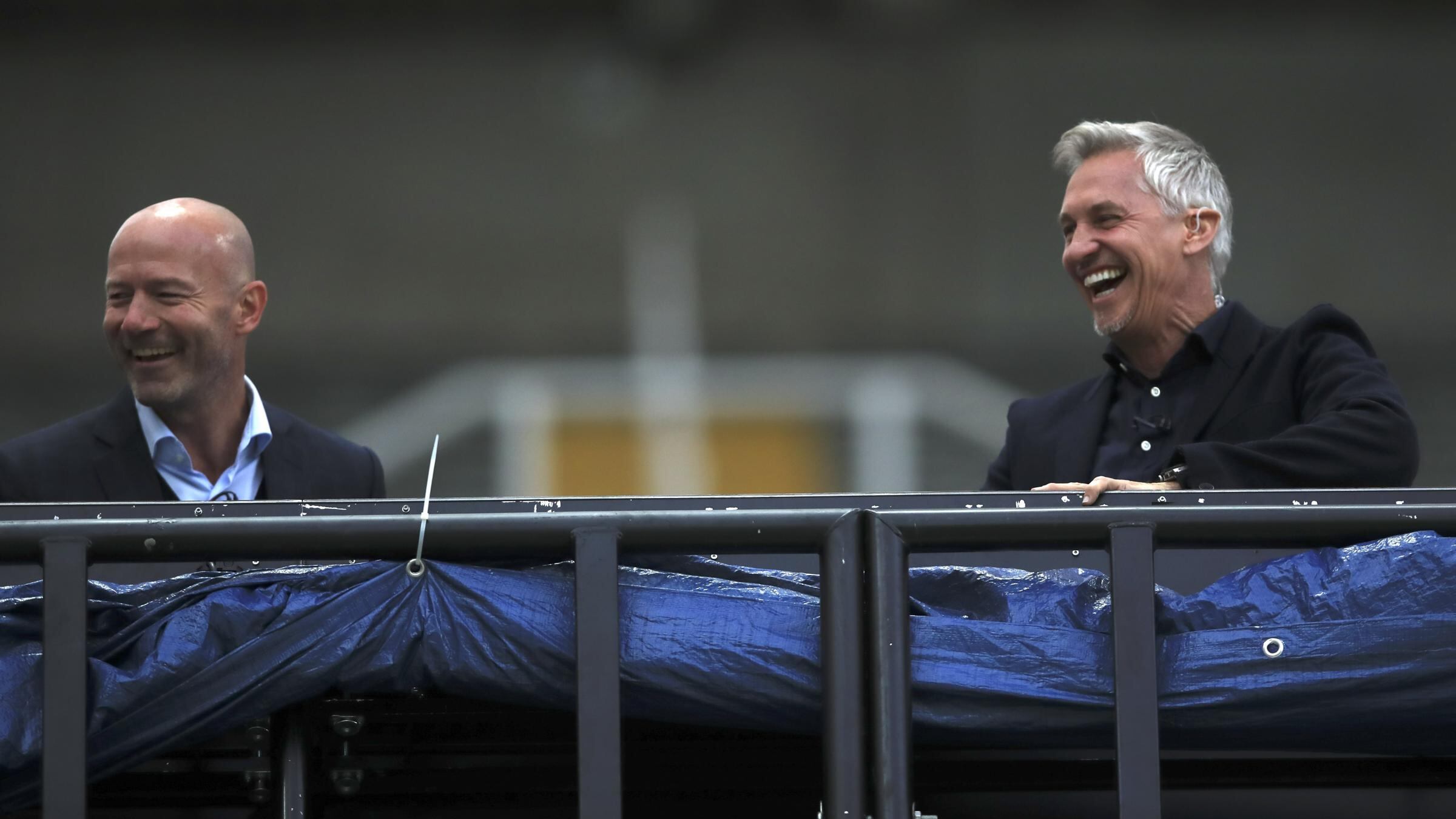 Lineker chiama il tifo alla ribellione: "Fermiamoli". E Mentana & C, nerazzurri vip, scrivono a Zanetti