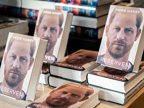 Tutto ciò che non torna in “Spare. Il Minore”, memoir di Harry