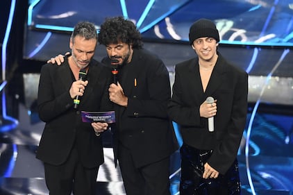 ISanremo 2024: ecco il look della terza serata del Festival di Sangiovanni 3