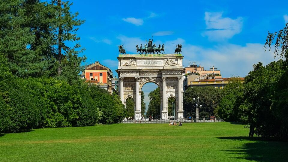 Due assalti al parco Sempione. Tre giovani feriti in poche ore