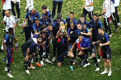 La Francia solleva la Coppa del Mondo: tutte le foto della festa  4