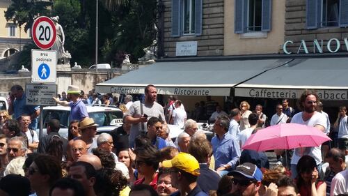 Fan e vip insieme per salutare il 'Gigante buono' del cinema 3