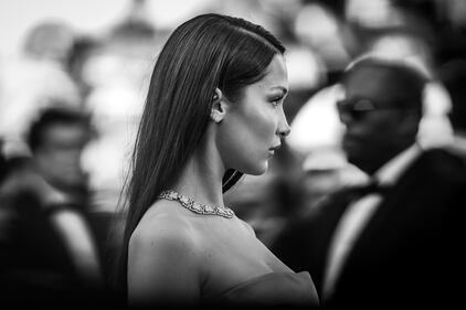 Bella Hadid strega il red carpet a Cannes. Guarda il look 9