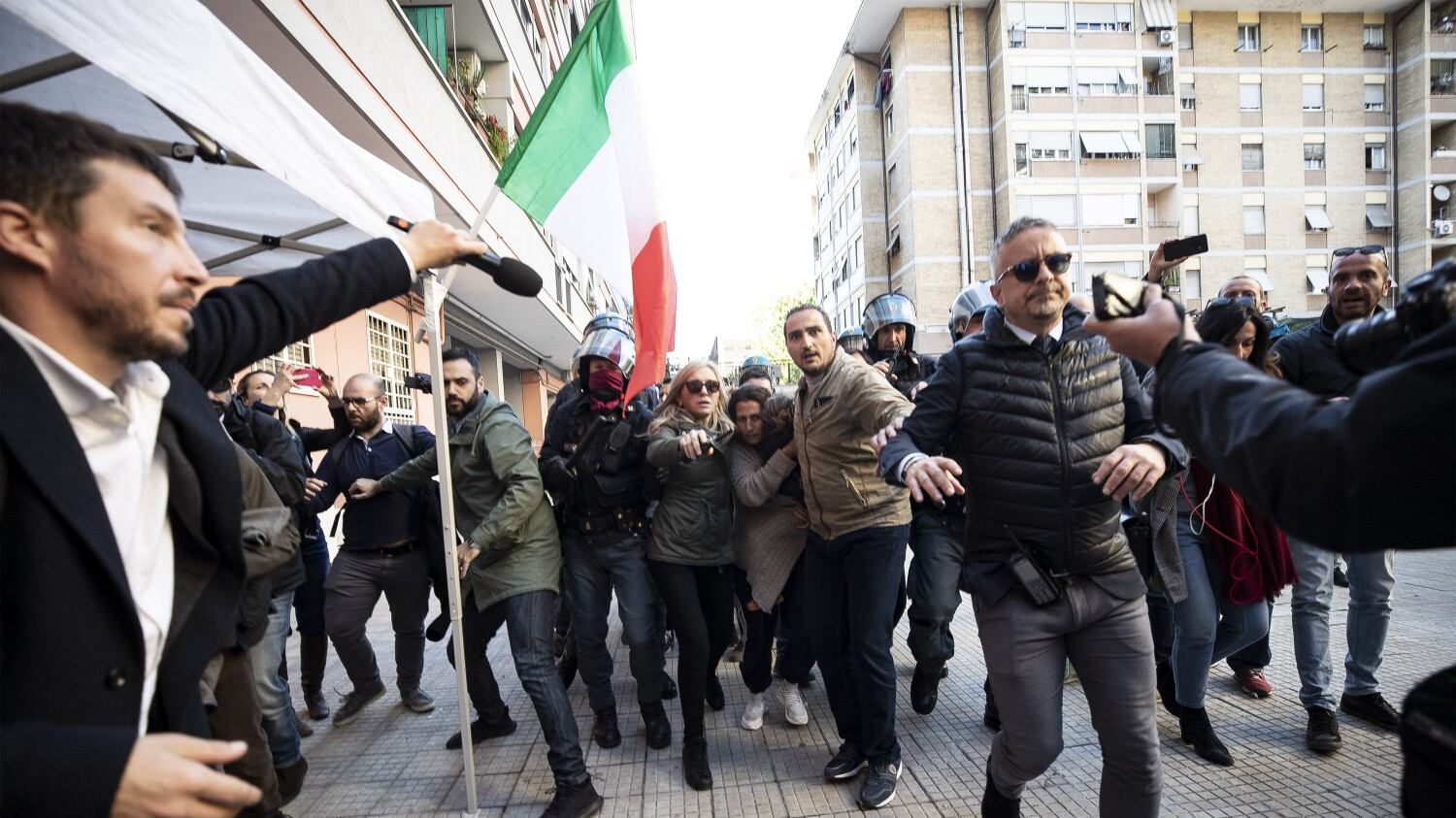 "Ti stupro" ad una rom. Lui si difende: "Non lo ho mai detto"