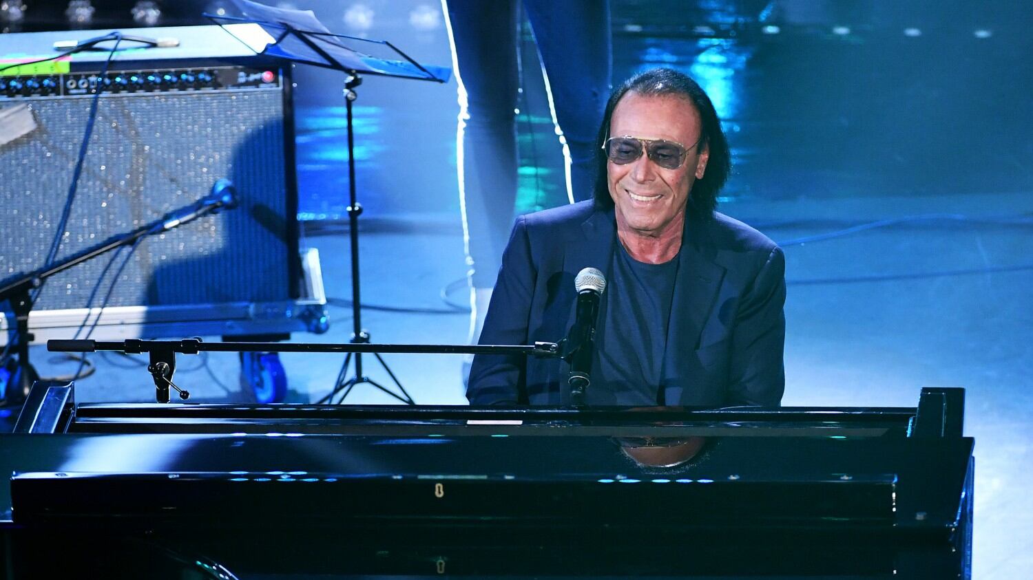 Antonello Venditti: "Volevo farla finita, salvato da Lucio Dalla"