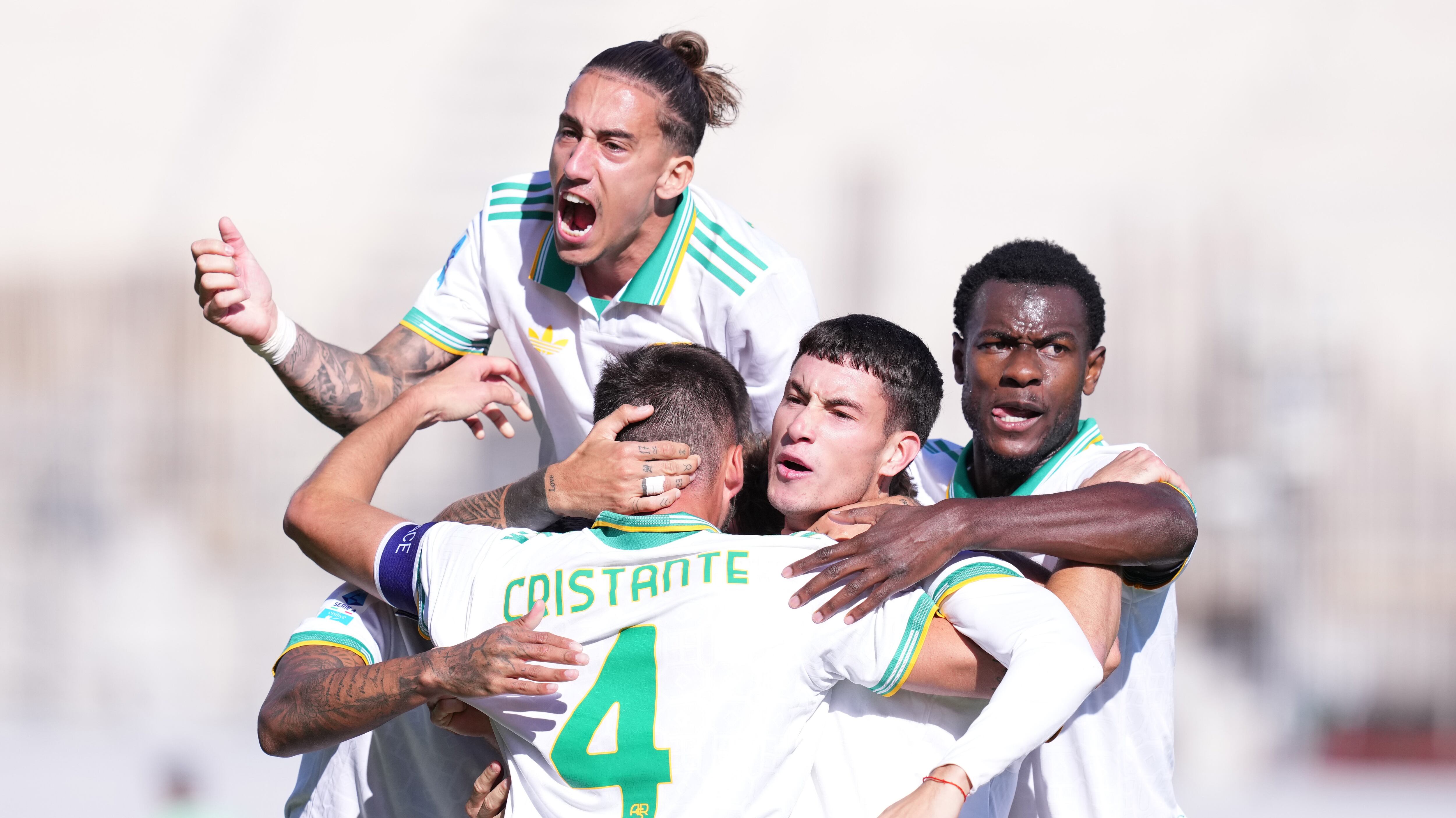La Roma vince in trasferta a Firenze e inguaia Pioli: giallorossi in vetta alla classifica