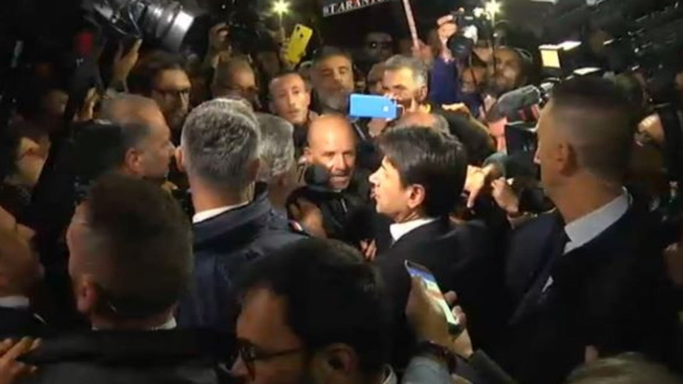 Di Maio oscurato da Conte ora gioca all'opposizione. E i grillini invocano Beppe