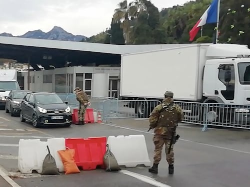 "Girate l'auto e tornate indietro" Cosa sta succedendo al confine