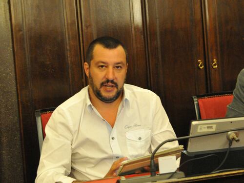 Emergenza sbarchi. E Salvini: "Bloccare l'invasione o ci faremo giustizia da soli"