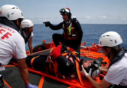 Migranti, il lavoro dei soccorritori nel Mediterraneo 14