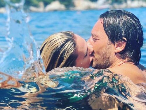 Chanel Totti in copertina accende l'ira dei genitori: "Si mercifica il corpo delle adolescenti"