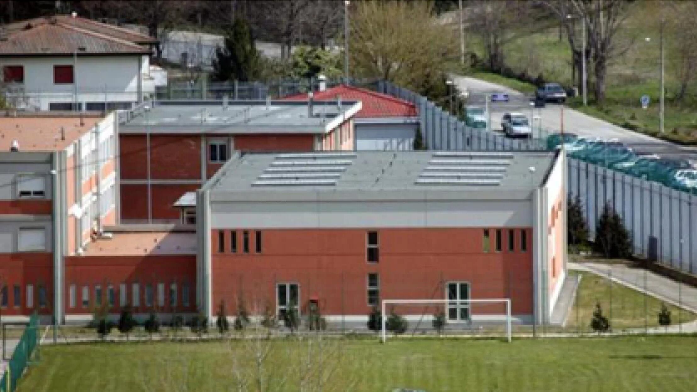 Detenuto evade dall’ospedale di Rimini durante una visita medica. Arrestato dopo poche ore