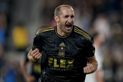Giorgio Chiellini dice addio al calcio: i momenti più importanti della sua carriera 13