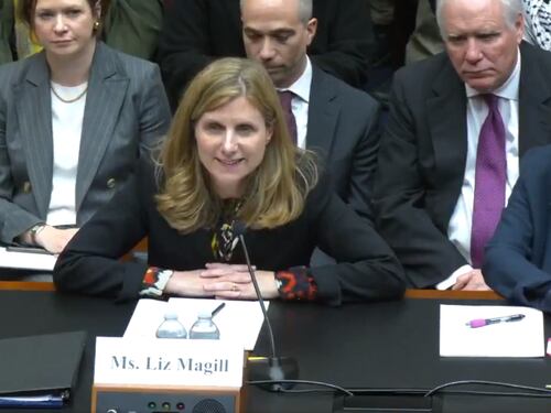 "Antisemitismo da contestualizzare". E la rettrice si dimette: bufera negli Usa